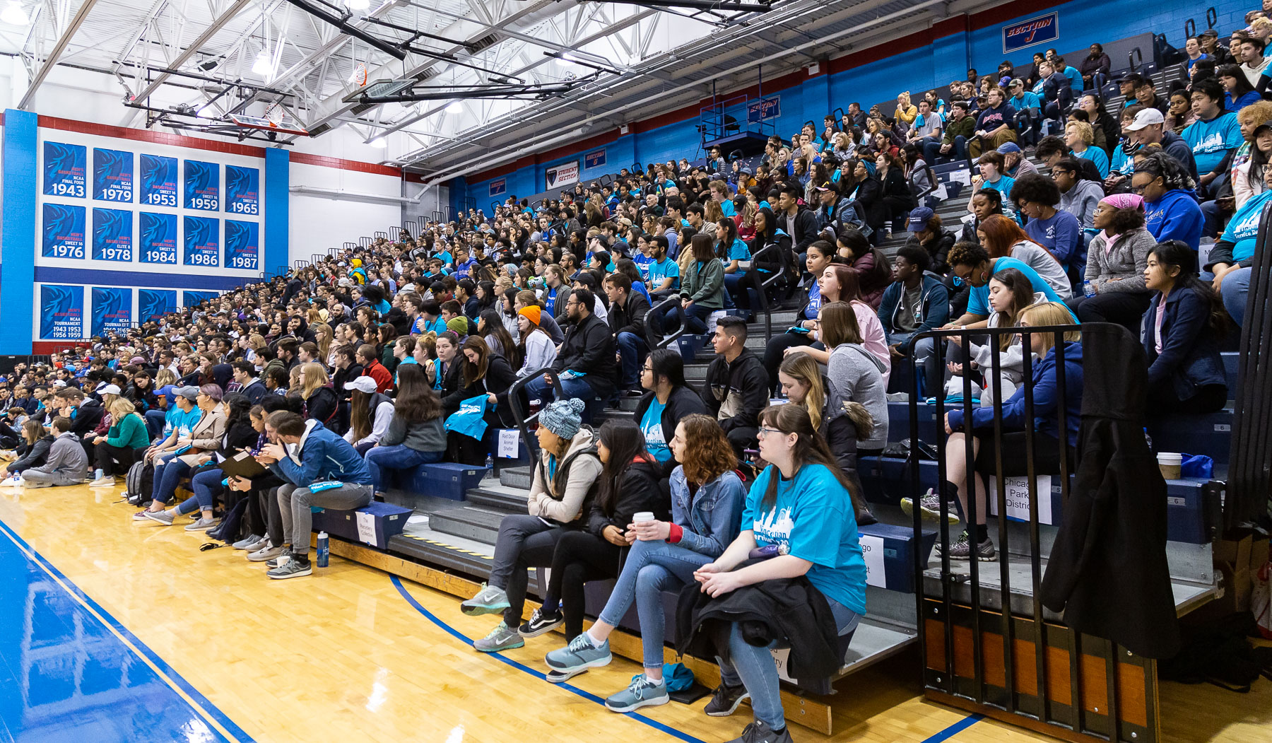 Hundreds of DePaul faculty, staff and students gathered in McGrath-Phillips Arena to kick off the annual day of service. (DePaul University/Katie Donovan)
